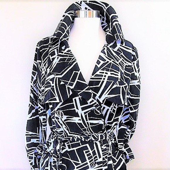 VERTIGO BLACK AND WHITE TRENCH COAT OR RAINCOAT - Picture 1 of 8